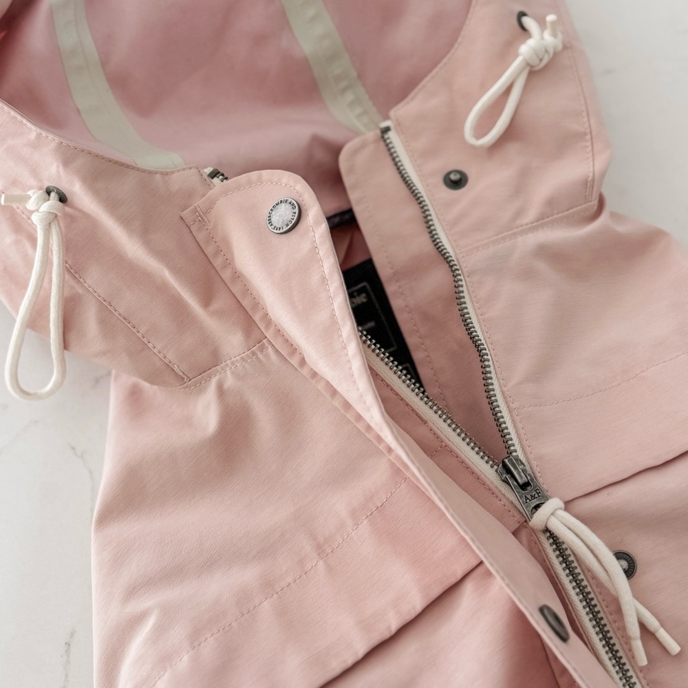 Abercrombie & Fitch Classic Rain Jacket in Blush Pink - Picture 5 of 12